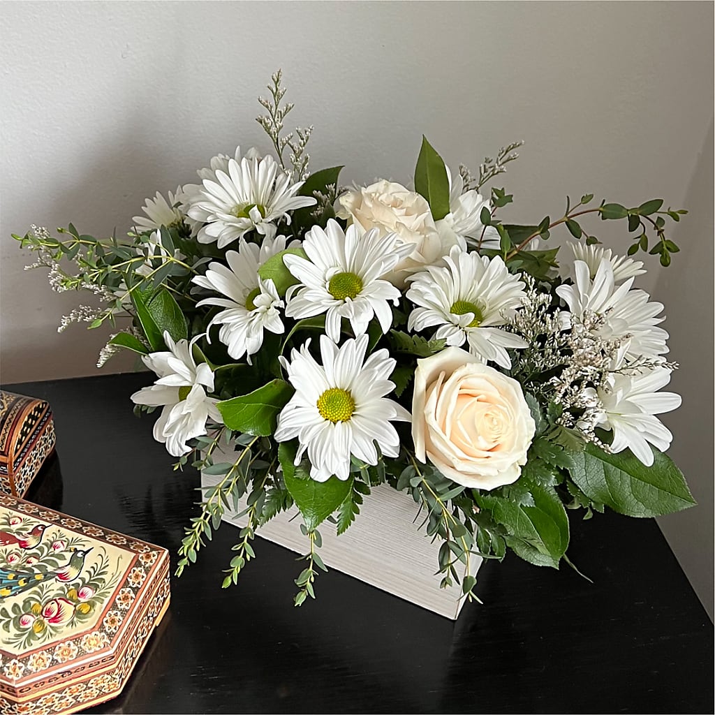 Fresh Linen Box Bouquet –  Brown Pleasance Florists Inc, Lakewood OH