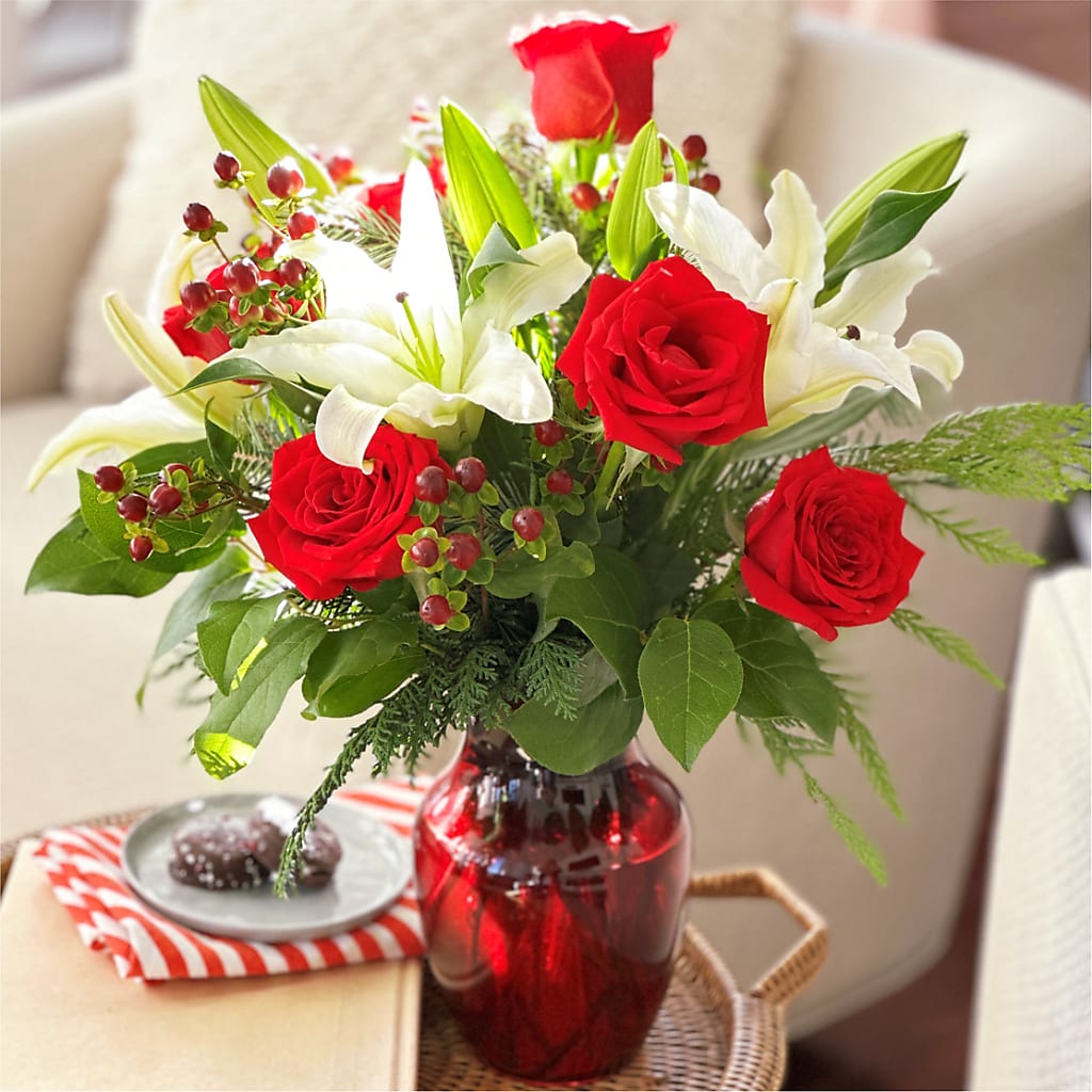 Evergreen Delight Bouquet –  Brown Pleasance Florists Inc, Lakewood OH