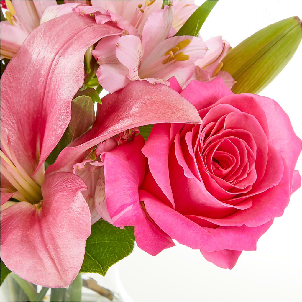 Lots of Love Bouquet –  Brown Pleasance Florists Inc, Lakewood OH